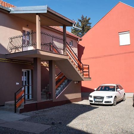 Apartmani Centar Lux New Zrenjanin Ngoại thất bức ảnh