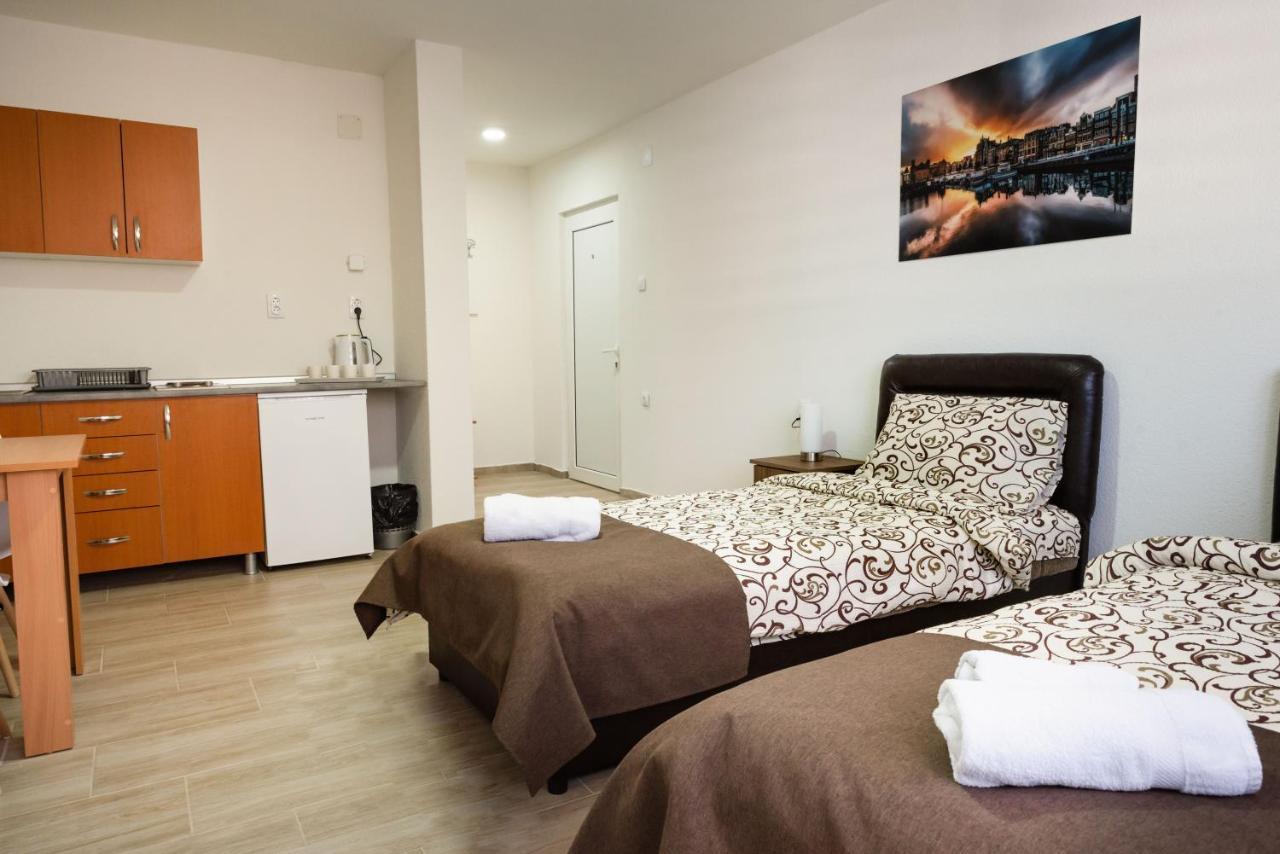 Apartmani Centar Lux New Zrenjanin Ngoại thất bức ảnh