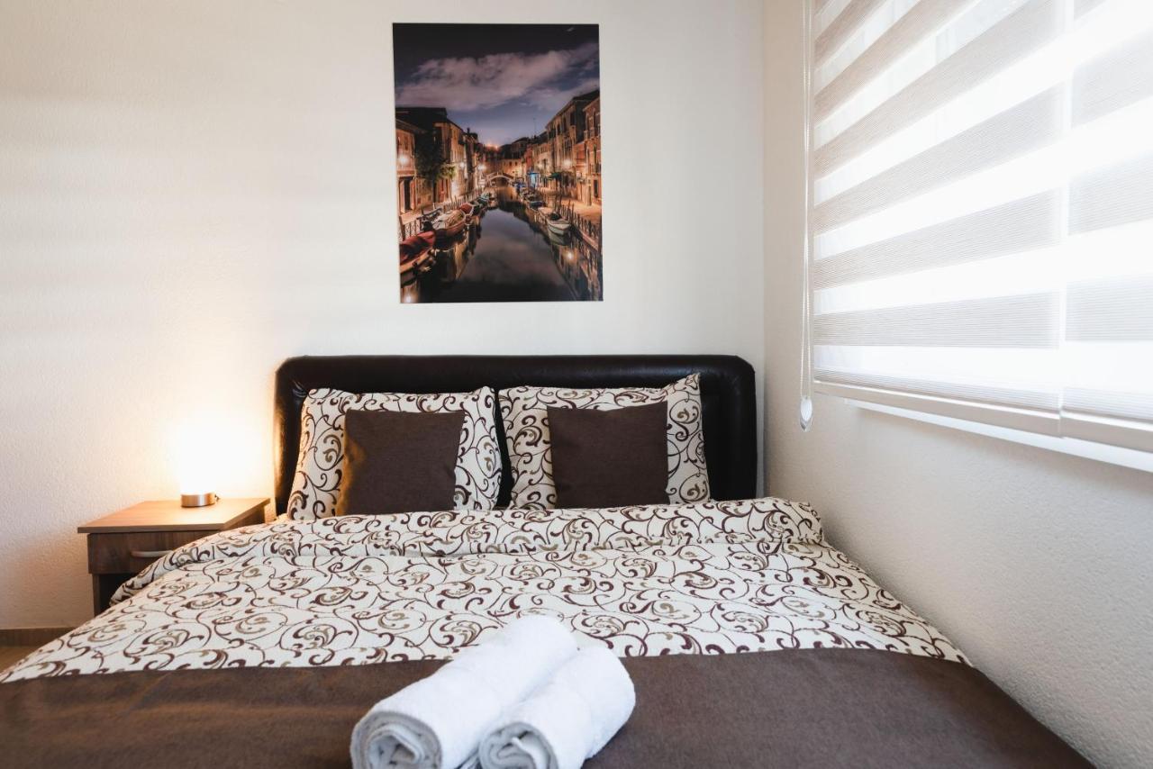 Apartmani Centar Lux New Zrenjanin Ngoại thất bức ảnh