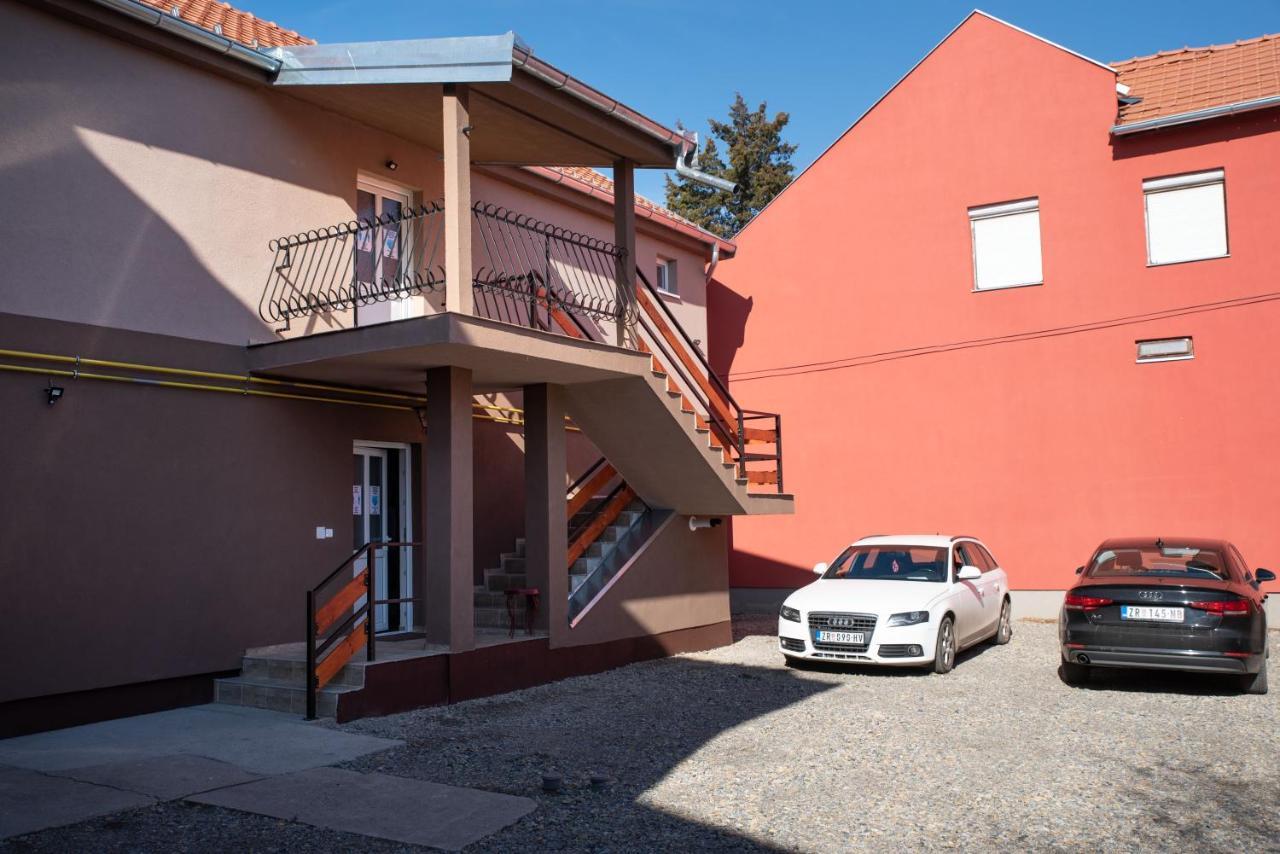 Apartmani Centar Lux New Zrenjanin Ngoại thất bức ảnh